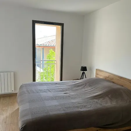 Neufs Avec Garages Dans Maison De Village