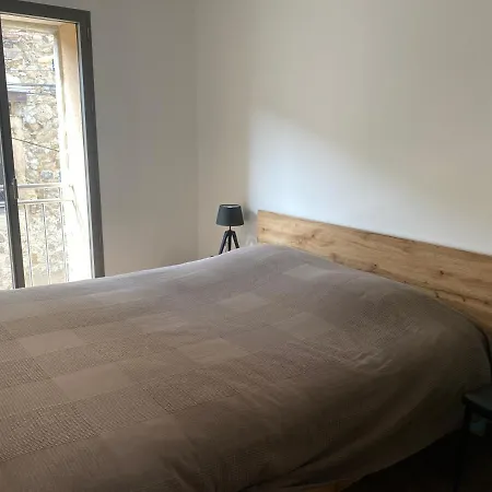 Neufs Avec Garages Dans Maison De Village